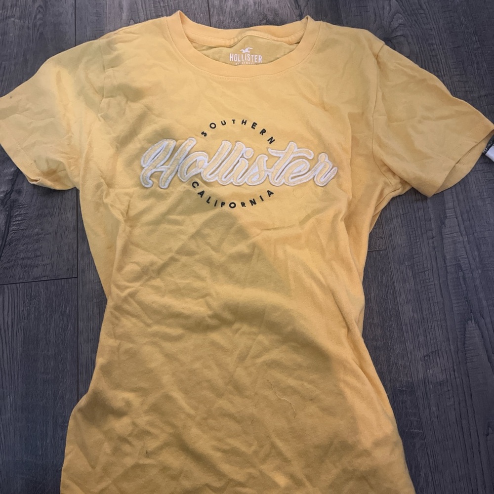 Hollister Women's Soft Yellow Tee